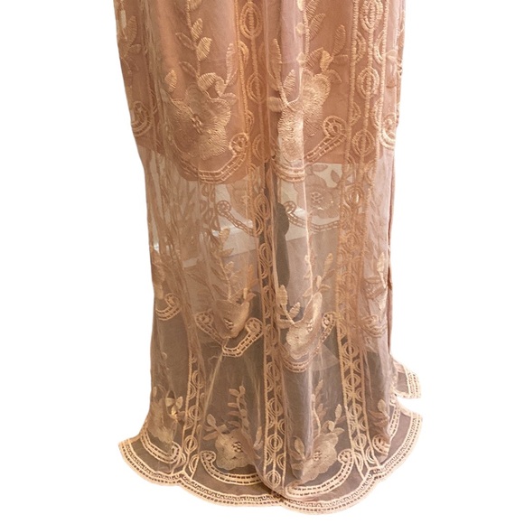 Eleter Lace Maxi Dress - Picture 5 of 10